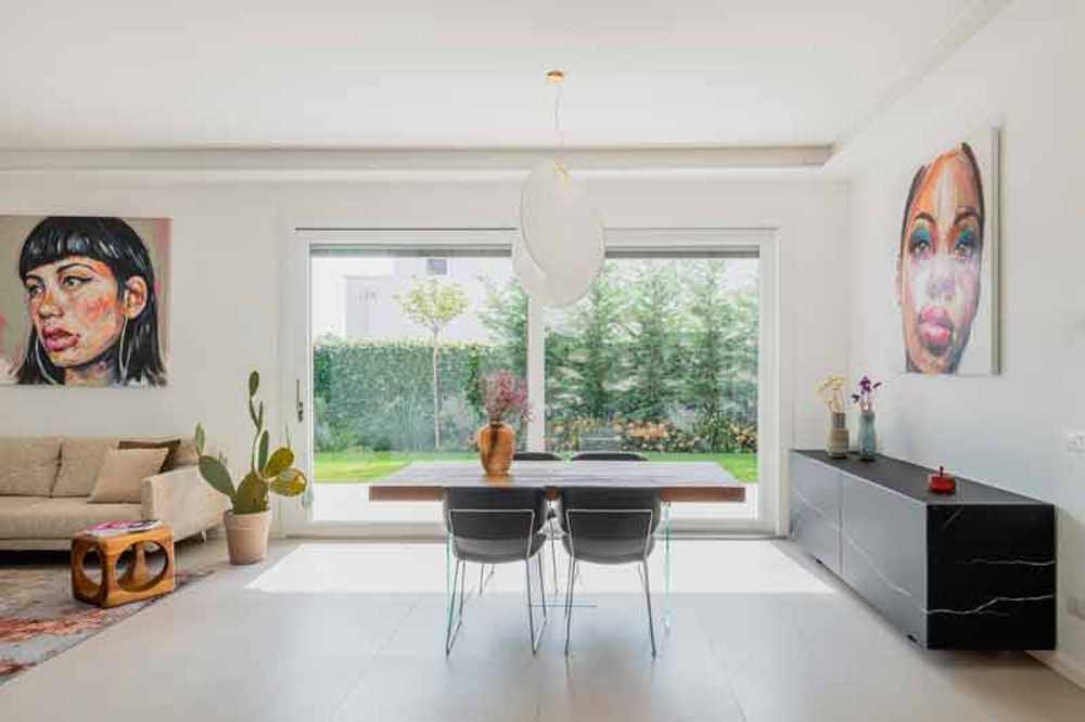 Dance of white volumes and interlocking game for Villa L2A