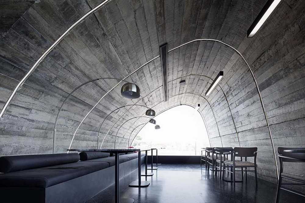 De la forme du croissant au café sculptural French Kitsch III