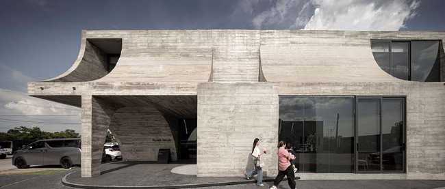 De la forme du croissant au café sculptural French Kitsch III