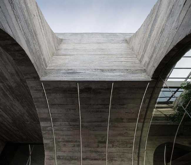 De la forme du croissant au café sculptural French Kitsch III