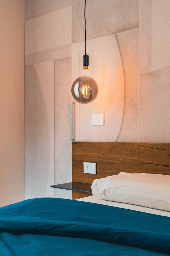 Luz y elegancia pintadas en un lienzo blanco en el ático Casa 0211.