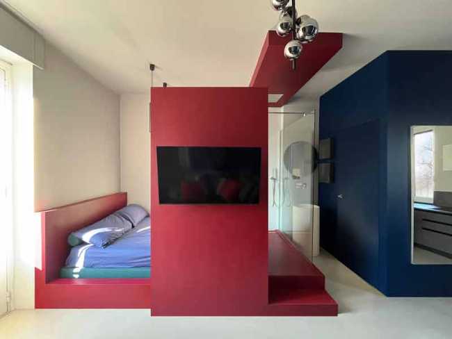 Cooper House, Milanese pied-à-terre is tinged with red and blue.