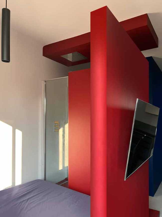 Cooper House, Milanese pied-à-terre is tinged with red and blue.