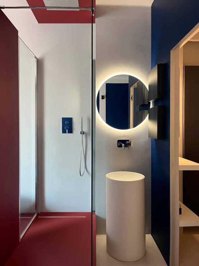 Cooper House, Milanese pied-à-terre is tinged with red and blue.