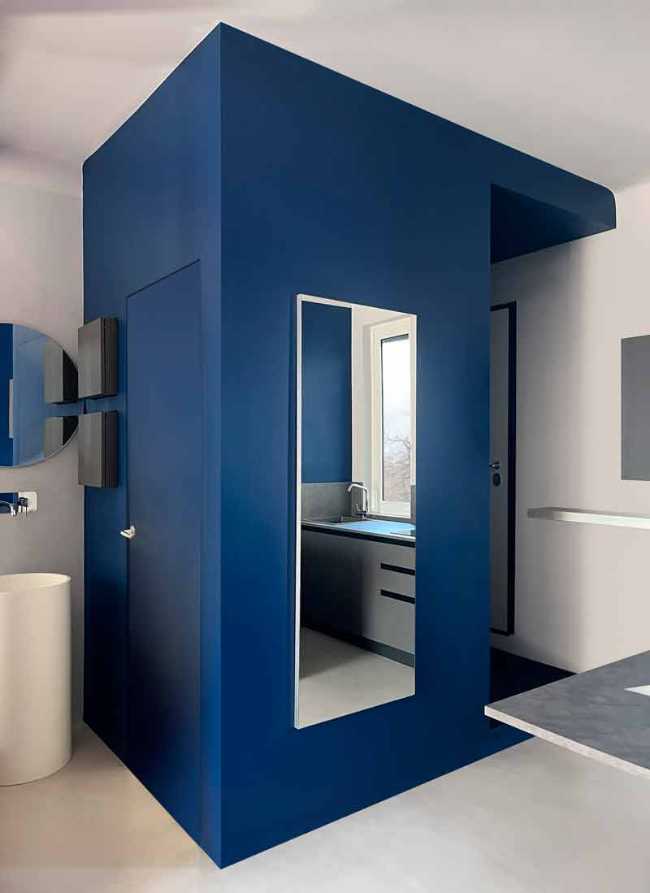 Cooper House, Milanese pied-à-terre is tinged with red and blue