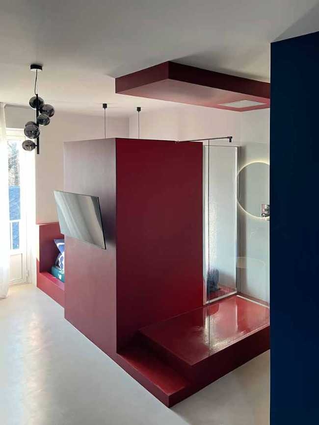 Cooper House, Milanese pied-à-terre is tinged with red and blue.
