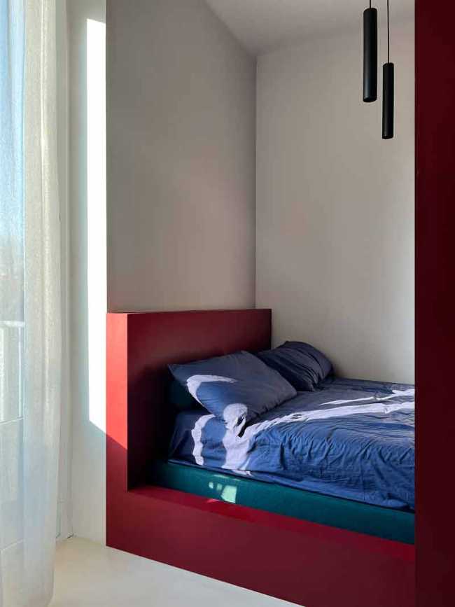 Cooper House, Milanese pied-à-terre is tinged with red and blue.