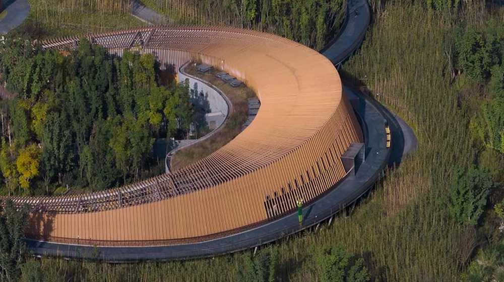 Panda Pavilions: una fusión de arquitectura y paisaje para los osos