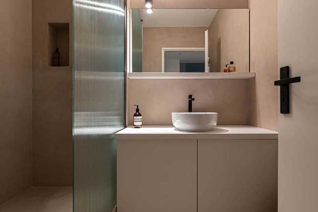 Design to restore space and light in the Quai Du Rhone apartment