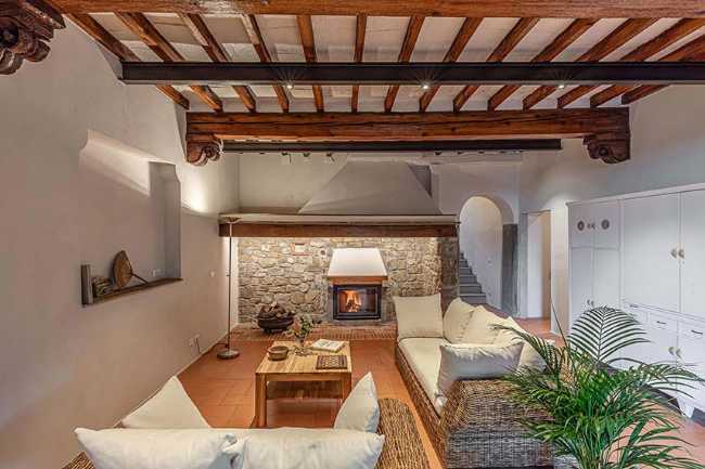 Tradition and innovation with wood at its core. Casa Rosa B&B in Florence