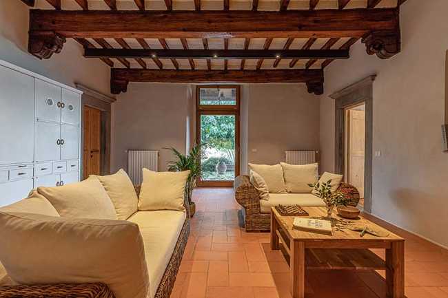 Tradition and innovation with wood at its core. Casa Rosa B&B in Florence