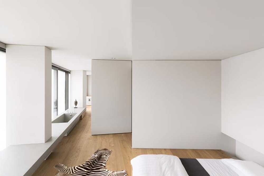 Casa CS. Cracks of company, light and curiosity between nature and sky