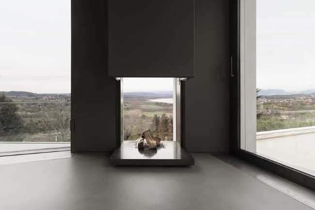 Casa CS. Cracks of company, light and curiosity between nature and sky