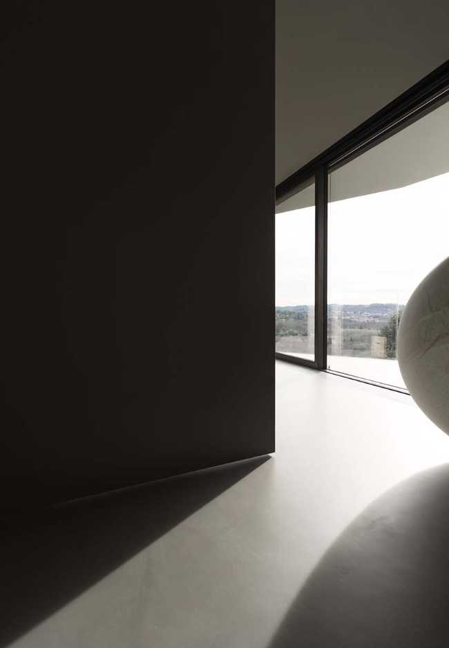 Casa CS. Cracks of company, light and curiosity between nature and sky