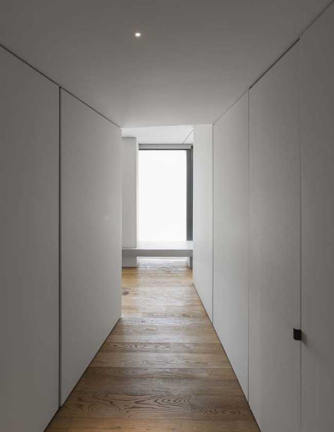 Casa CS. Cracks of company, light and curiosity between nature and sky