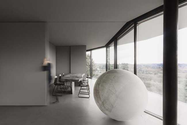 Casa CS. Cracks of company, light and curiosity between nature and sky