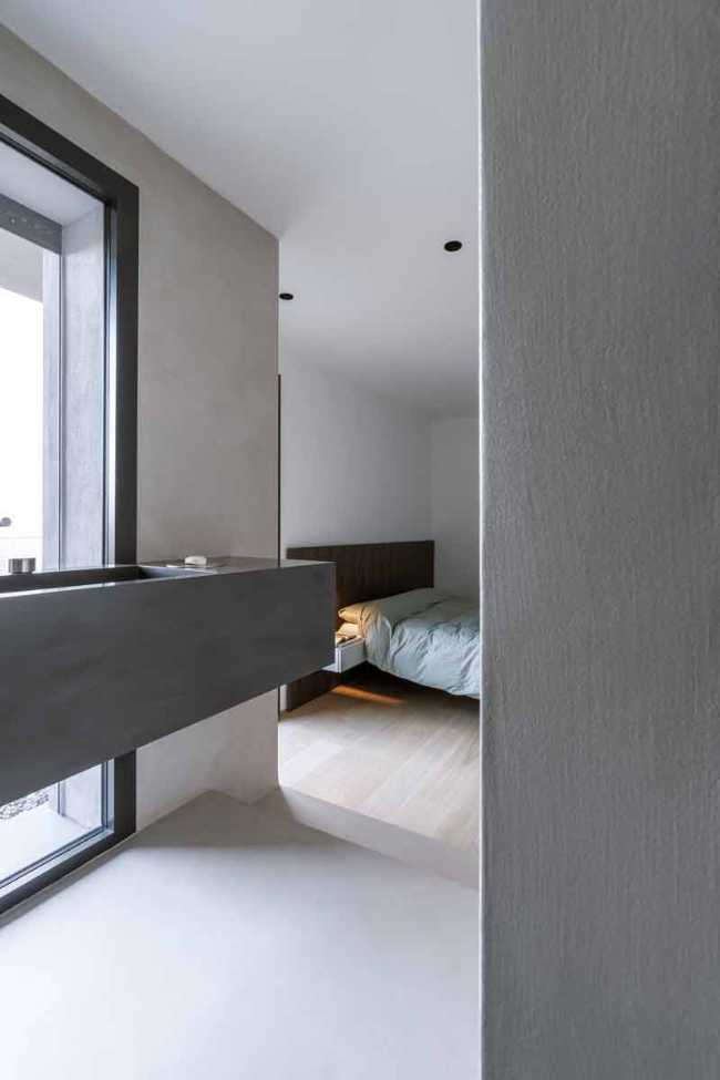House Born: harmony of volumes where light embraces architecture