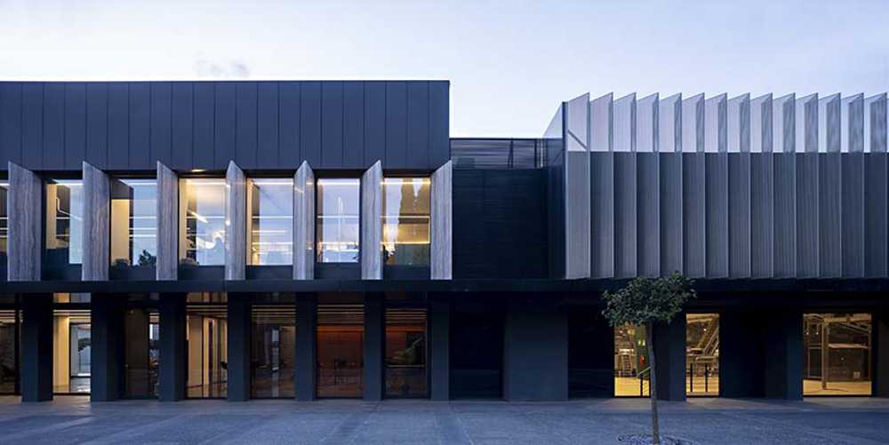 Headquarters Capua1880: landmark d'une transformation régénérative