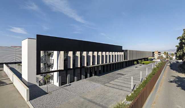 Headquarters Capua1880: landmark d'une transformation régénérative