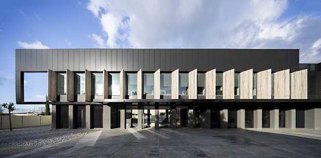 Headquarters Capua1880: landmark d'une transformation régénérative