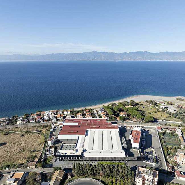 Headquarters Capua1880: landmark d'une transformation régénérative