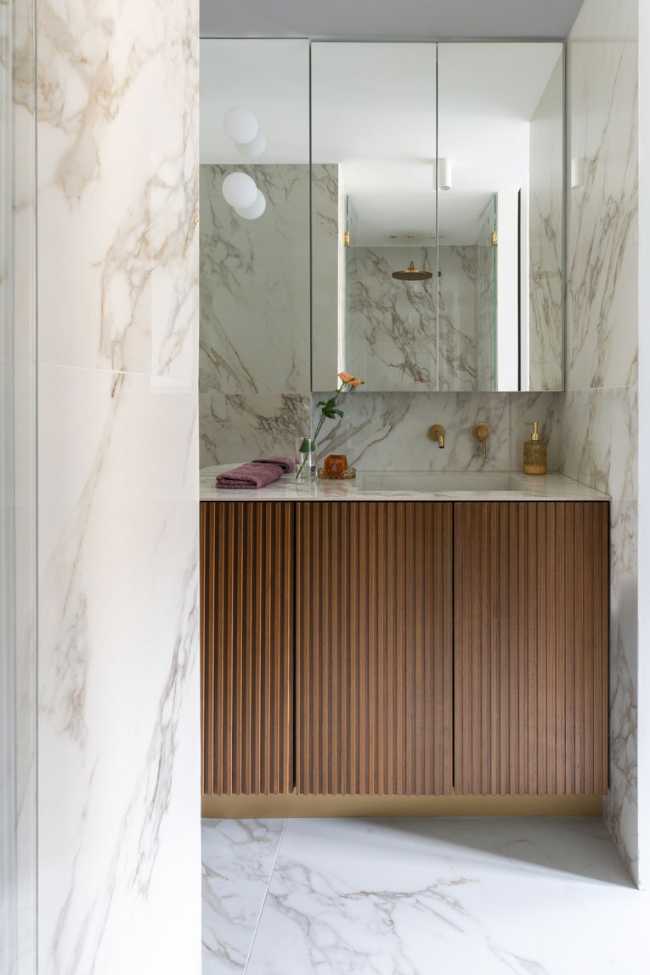 The rationality of the curved line: a tribute to neoclassical aesthetics