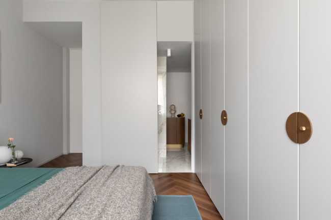 The rationality of the curved line: a tribute to neoclassical aesthetics