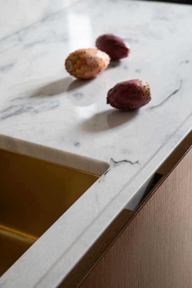 The rationality of the curved line: a tribute to neoclassical aesthetics