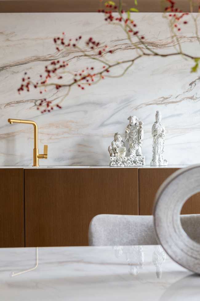 The rationality of the curved line: a tribute to neoclassical aesthetics