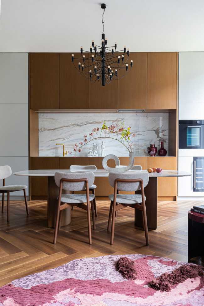 The rationality of the curved line: a tribute to neoclassical aesthetics