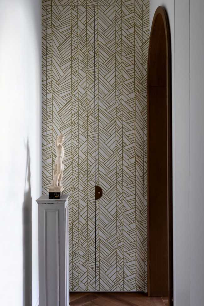 The rationality of the curved line: a tribute to neoclassical aesthetics