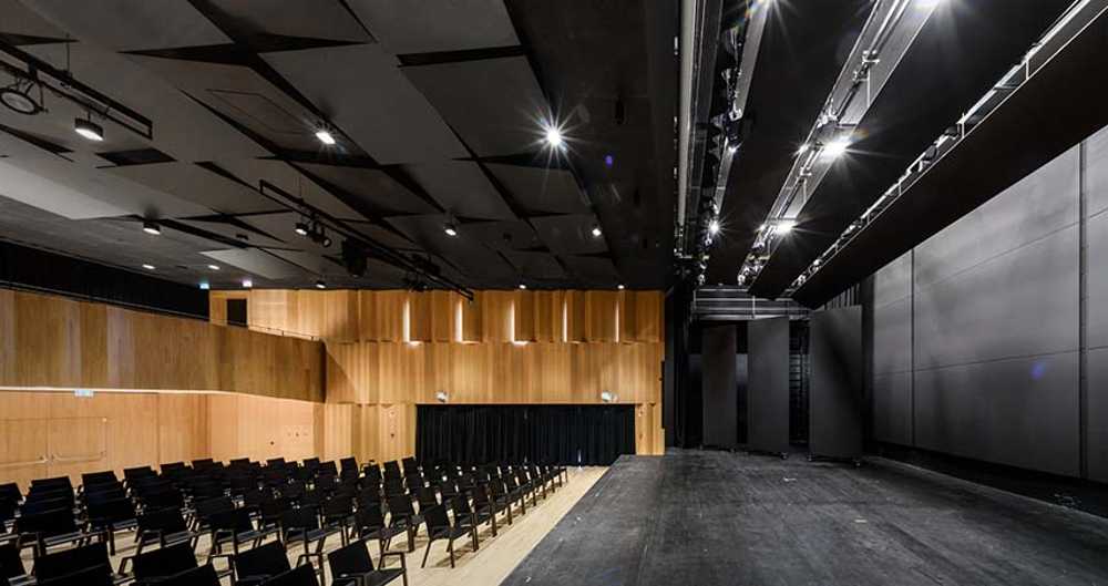 Interior de Casa Asociaciones Falzes arquitectura para la Comunidad