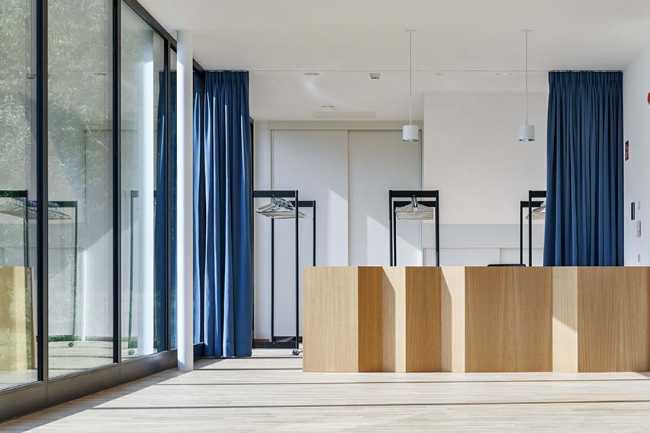 Interior de Casa Asociaciones Falzes arquitectura para la Comunidad