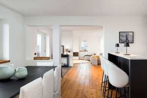 Apartment AKH: a refuge blending Nordic elegance and Alpine warmth