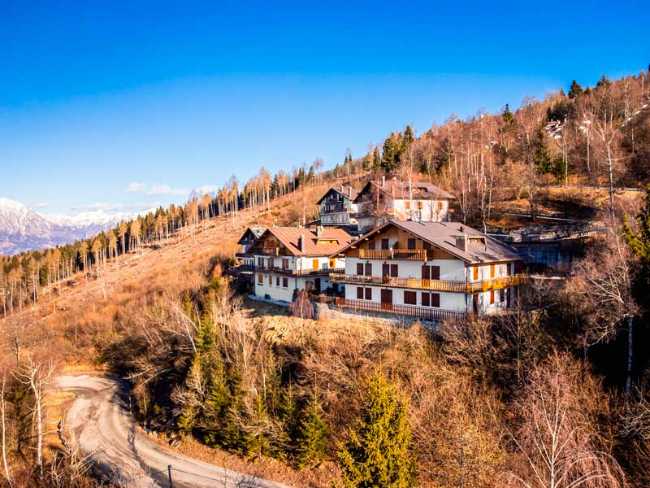 Appartement AKH : un refuge entre élégance nordique et chaleur alpine