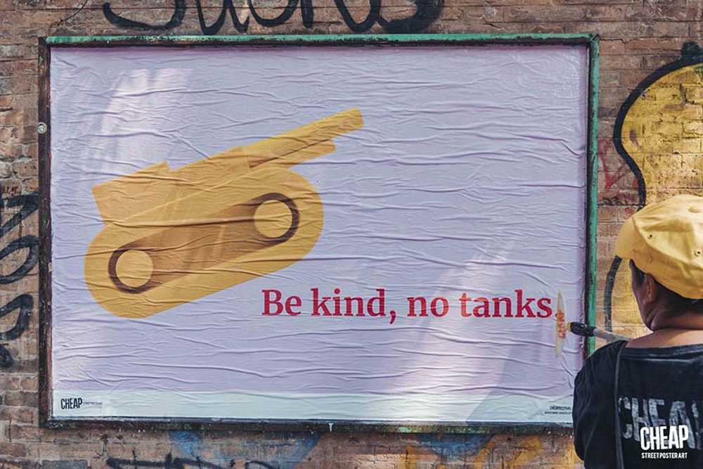 À Bologne, l'art contre la guerre envahit les rues avec CHEAP.