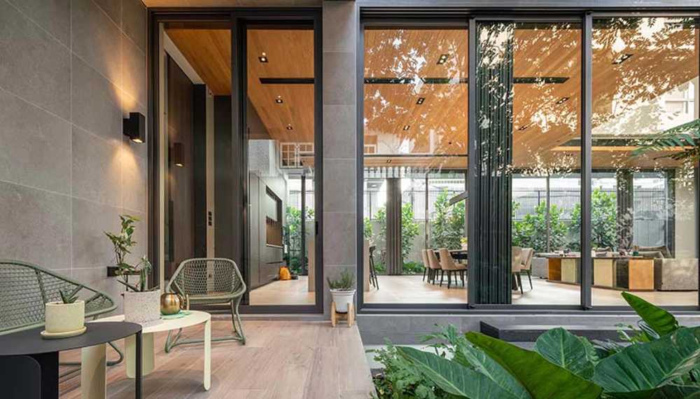 Similarity with new individuality. Monow House, the son's house