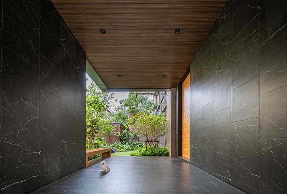 Similarity with new individuality. Monow House, the son's house