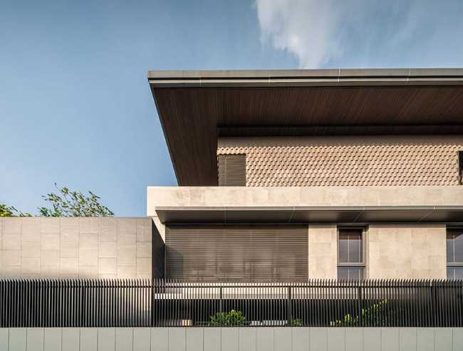 Similarity with new individuality. Monow House, the son's house