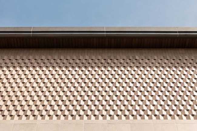 Similarity with new individuality. Monow House, the son's house