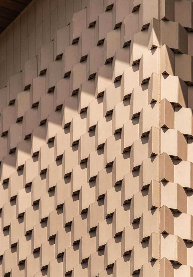 Similarity with new individuality. Monow House, the son's house