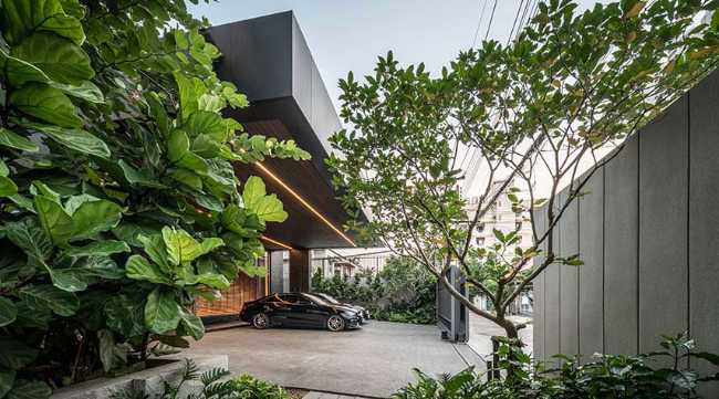 Similarity with new individuality. Monow House, the son's house