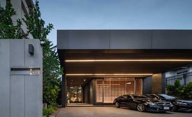 Similarity with new individuality. Monow House, the son's house