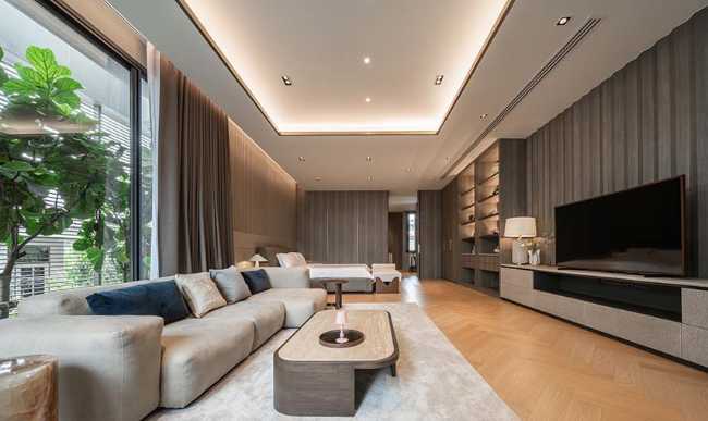 Similarity with new individuality. Monow House, the son's house