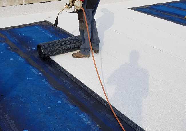 Ripristino dell'impermeabilizzazione e riqualificazione energetica delle coperture. Caratteristiche e soluzioni per i tetti con manto a vista