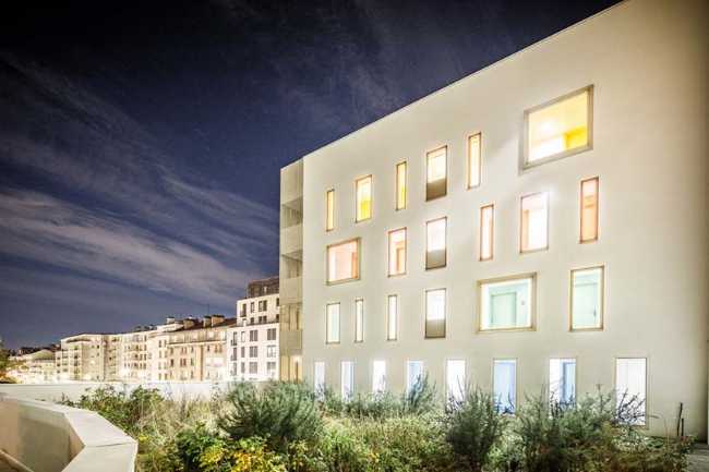 Social housing, solutions for social housing in the consolidated urban area.