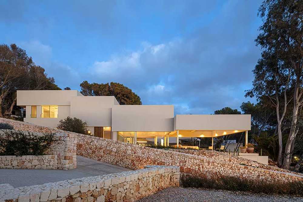 From difficulty to design opportunity. Bundle House in Menorca