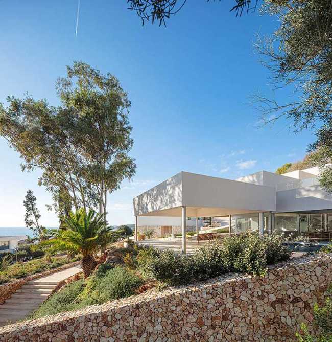 From difficulty to design opportunity. Bundle House in Menorca