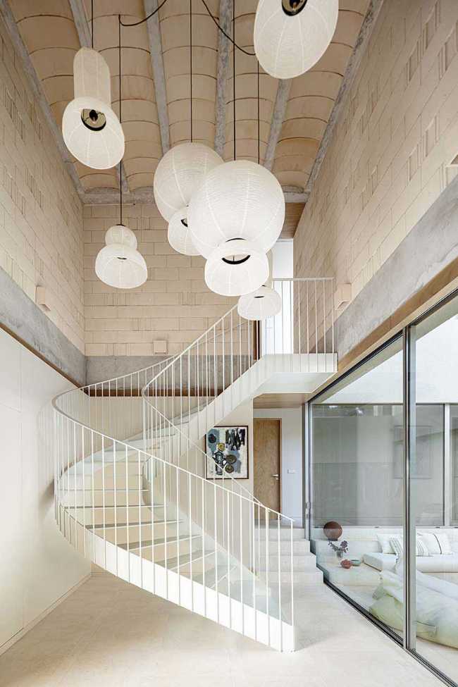 From difficulty to design opportunity. Bundle House in Menorca