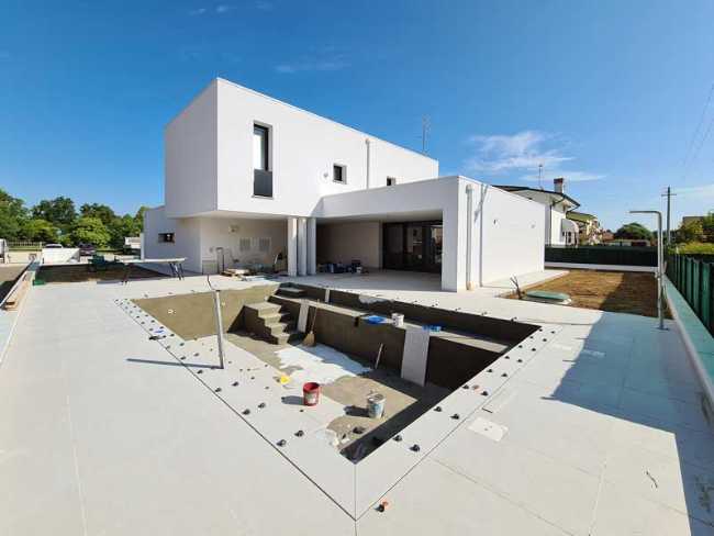 Geometrías de luz: Villa Z entre esencia y modernidad